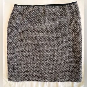 Tahari black and white tweed pencil skirt Women’s Size 12